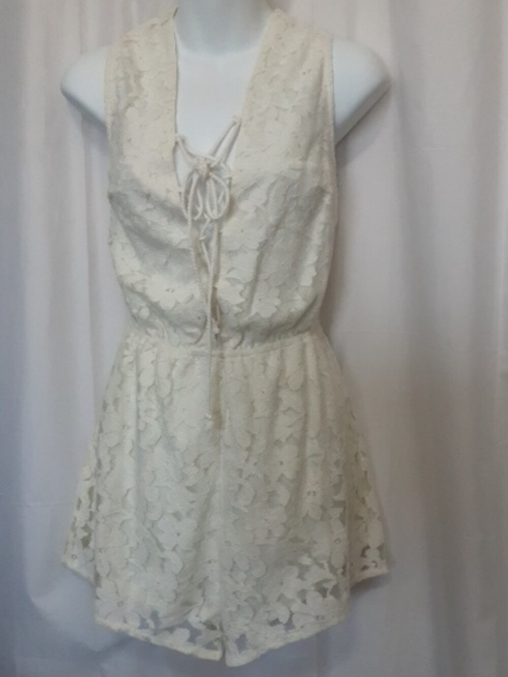 Sleeveless Lace Tie-Front Romper in Cream